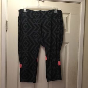 DANSKIN Capri active leggings